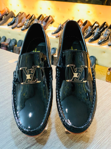 DL - L-V SHINY BLACK LOAFFERS