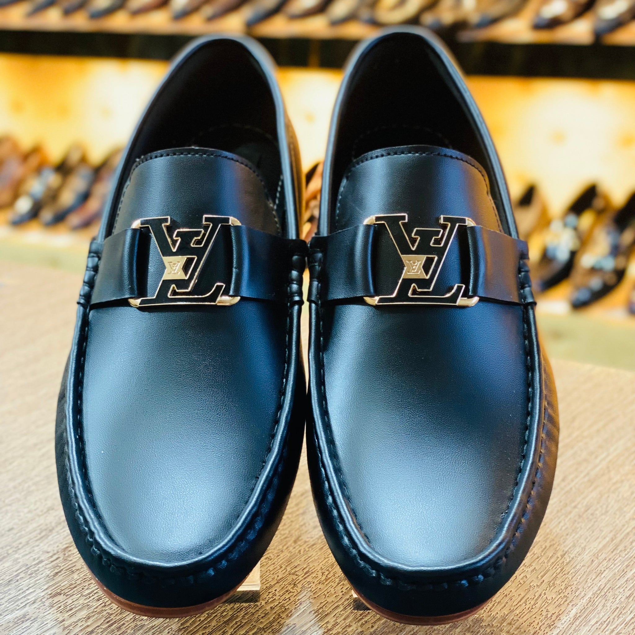 DL - L-V BLACK  LOAFFERS